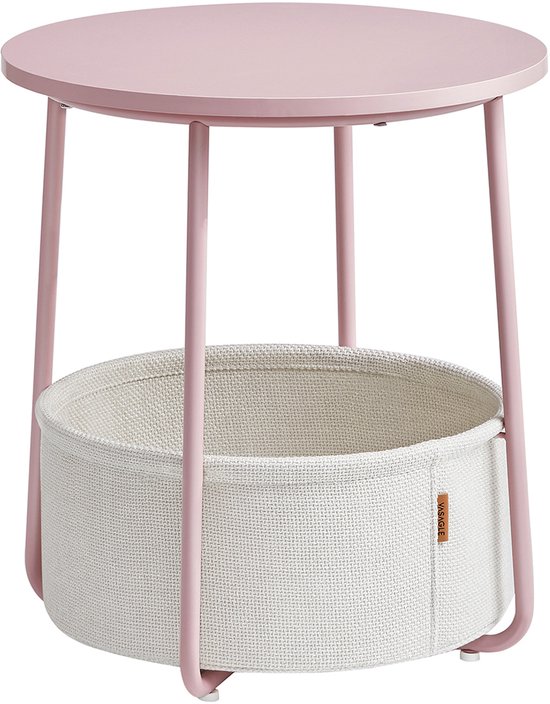 Table d'appoint rose avec un panier rond en tissu en dessous, sur fond blanc.