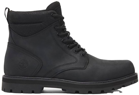 Bottine noire en cuir Timberland avec lacets et logo Timberland sur le côté.