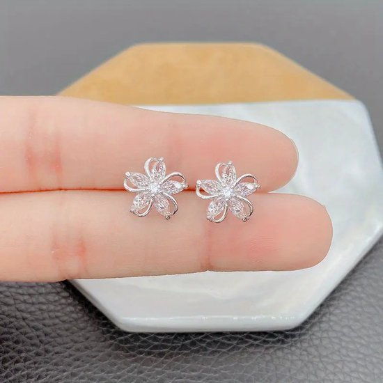Goudkleurige bloemen oorstekers met imitatieparel Elegant & Tijdloos | voor oorbellen