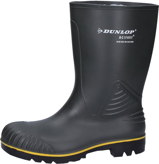 Zijaanzicht van een zwarte Dunlop Acifort laars met verstevigde neus en gele rand boven de zool.