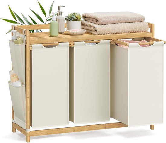 Budu wasmand met drie witte waszakken, bamboe frame, rekje en opbergvakken.