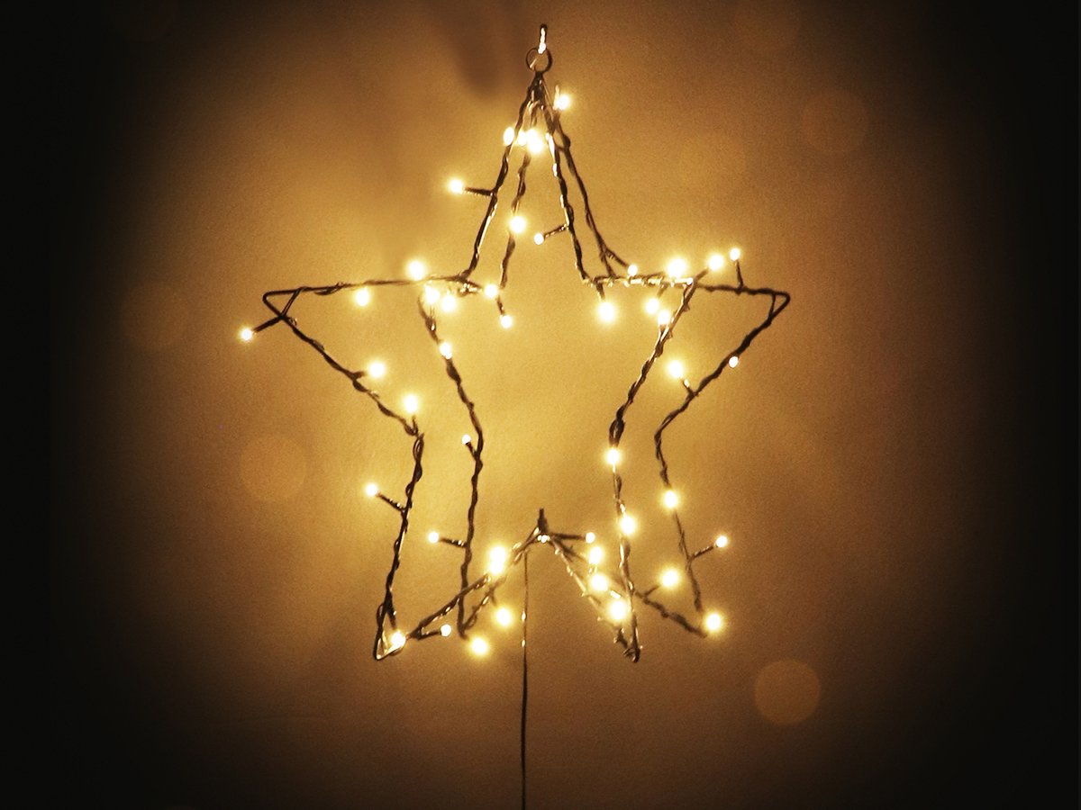 by Mooss - Kerstverlichting - Ster - 44 x 44 x 43 cm - 46 led - Warm Wit - op Batterijen - Timer - Buitenverlichting - Decoratieve Verlichting - Ophangbaar