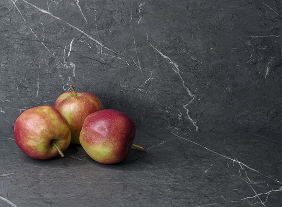 Wrapfolie VNSTRA Cuisine et intérieur | Aspect marbre foncé | Film de protection pour cuisine de Luxe et résistant aux rayures | 122x100cm | Autocollant, hydrofuge | Pour Meubles, murs et armoires de cuisine | DIY facile