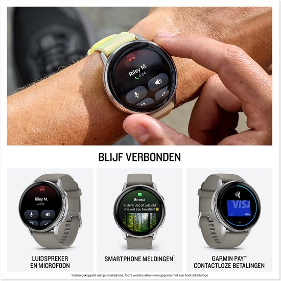 Hand die een grijze smartwatch met lichtgroene band draagt. Het scherm toont een inkomende oproep van 'Riley M.'.