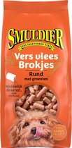 Smuldier vers vlees brokjes rund met groenten. Verpakking met een hond die zijn lippen likt.