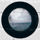 Muursticker Cirkel - Boot - Zee - Oceaan - Raampje - Uitzicht - Rond - Vies - 20x20 cm Foto op Muursticker