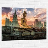 Muursticker - Gouden Boeddha voor Wat Paknam Phasi Charoen in Bangkok, Thailand - 100x75 cm Foto op Muursticker