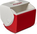 Witte koelbox met rood voorpaneel en 'Playmate Igloo' logo, schuin van voren en opzij gezien.