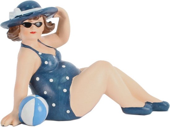 Home decoratie beeldje dikke dame - zittend - donkerblauw badpak - 17 cm