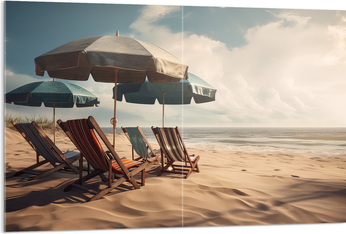 Acrylglas - Strandstoelen en Parasols op het Strand op Bewolkte Dag - 120x80 cm Foto op Ac