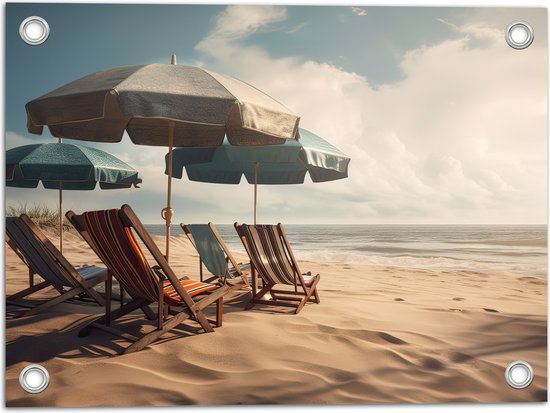 Tuinposter – Strandstoelen en Parasols op het Strand op Bewolkte Dag - 40x30 cm Foto op Tuinposter (wanddecoratie voor buiten en binnen)