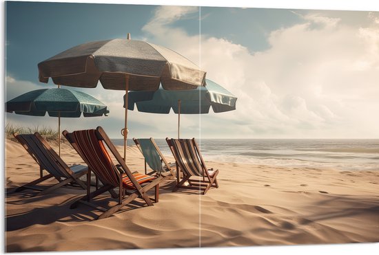 Acrylglas - Strandstoelen en Parasols op het Strand op Bewolkte Dag - 120x80 cm Foto op Acrylglas (Wanddecoratie op Acrylaat)