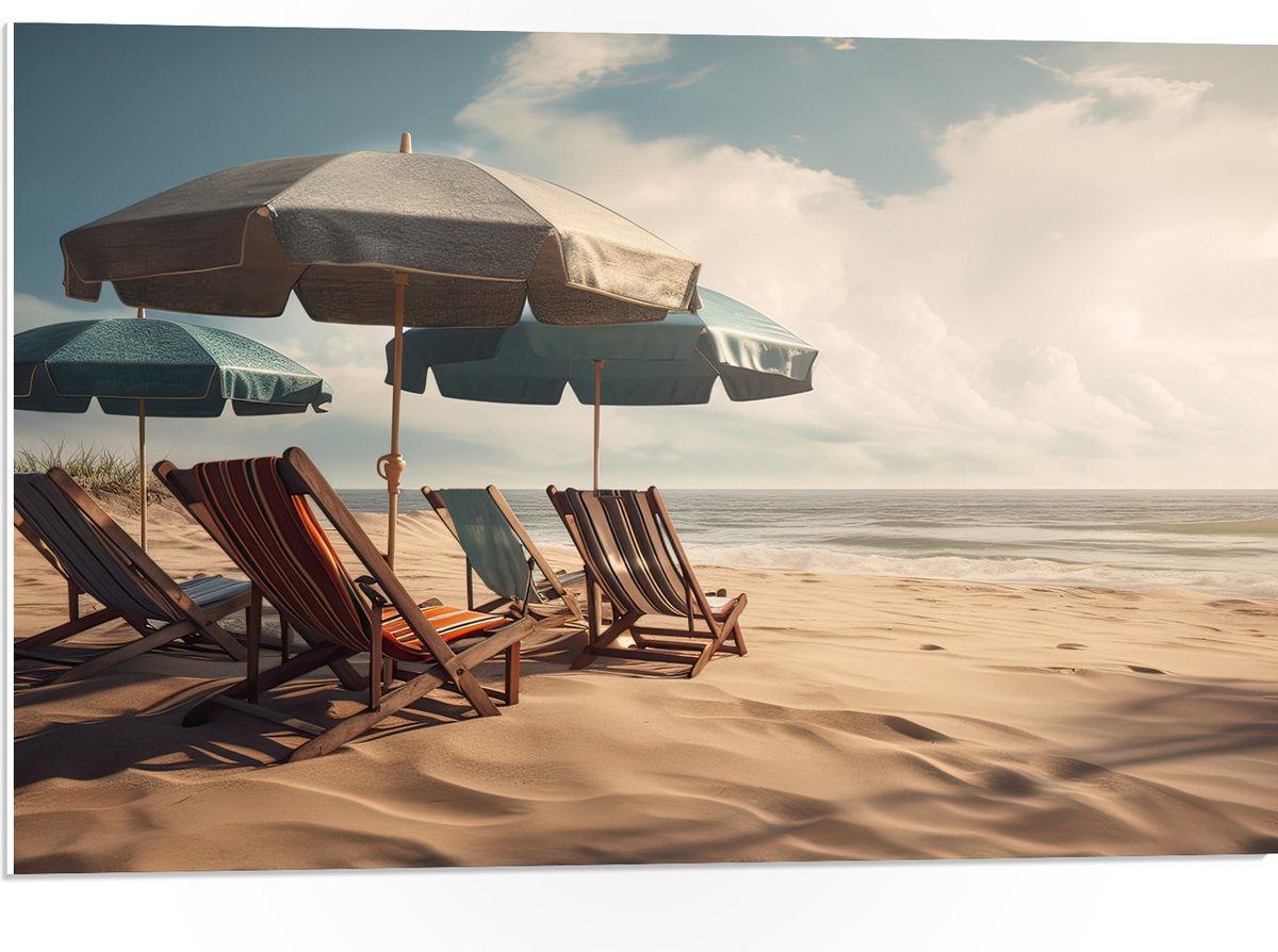 PVC Schuimplaat - Strandstoelen en Parasols op het Strand op Bewolkte Dag - 75x50 cm Foto