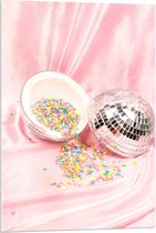 Acrylglas - Open Discobal Gevuld met Gekleurde Sterretjes op Roze Achtergrond - 60x90 cm Foto op Acrylglas (Wanddecoratie op Acrylaat)