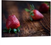 Dibond - Aardbeien op Houten Tafel - 100x75 cm Foto op Aluminium (Met Ophangsysteem)