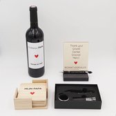Vaderdag geschenk - set vierkante houten onderzetters + wijnset + leuke sticker voor een fles wijn + GRATIS extra's - origineel papa geschenk!