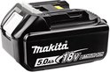 Zwarte Makita 18V 5.0Ah Li-ion accu met witte ontgrendelingsknop en tekst.
