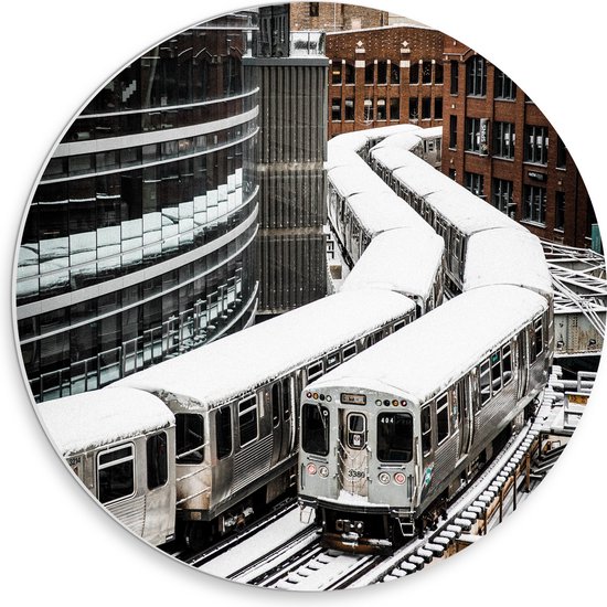 PVC Schuimplaat Muurcirkel - Treinen over Treinrails door de Stad - 30x30 cm Foto op Muurcirkel (met ophangsysteem)