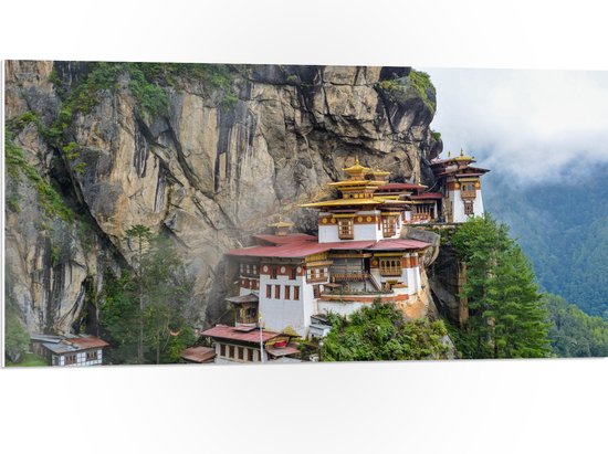 PVC Schuimplaat- Gekleurde Boeddhistische Tempel op Berg - 100x50 cm Foto op PVC Schuimplaat