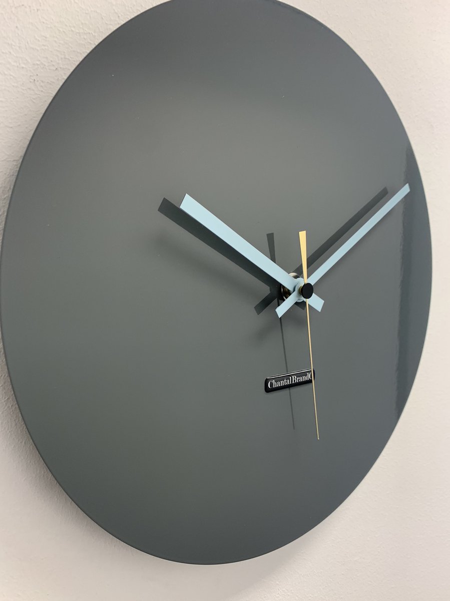 Wandklok CHANTALBRANDO -- MOONTAN GREY NARDO -- MODERN DESIGN -- MADE IN HOLLAND