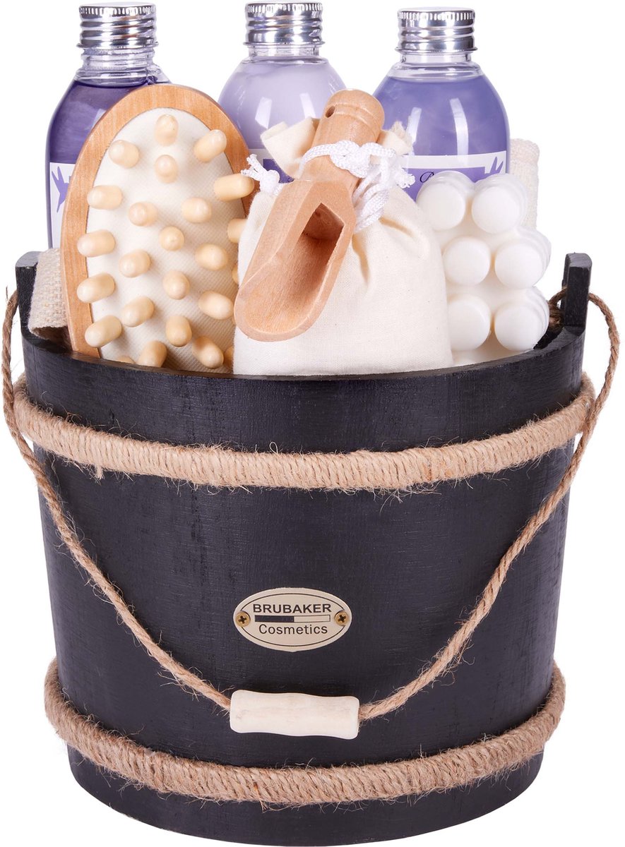 Goedkoopste BRUBAKER Cosmetics Wellness Badset - Cadeautip vrouw - Lavendel - 9-delige Cadeauset met Verzorgings- en Massagebenodigdheden in Decoratieve Houten Emmer
