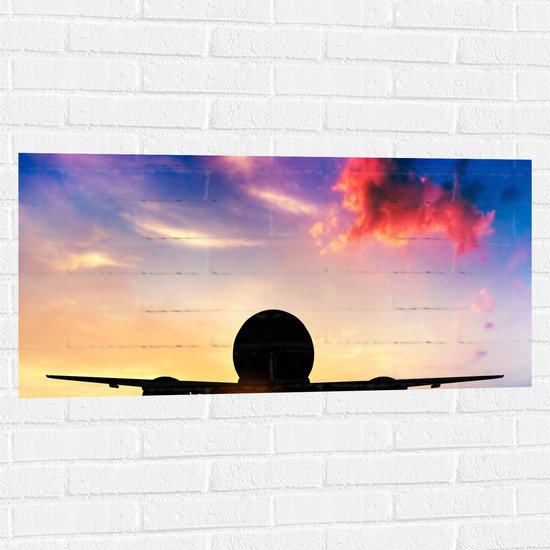 Muursticker - Silhouet van Vliegtuig op Startbaan bij Zonsopkomst - 100x50 cm Foto op Muursticker