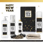 Geschenkset "Happy New Year" - 5 Producten - 770 gram | Luxe cadeauset voor hem - Wellness set - Giftset gelukkig Nieuwjaar man - Nieuw Jaar - 2024 - Eindejaar geschenk - Pakket fijne Jaarwisseling - Oud & Nieuw cadeau