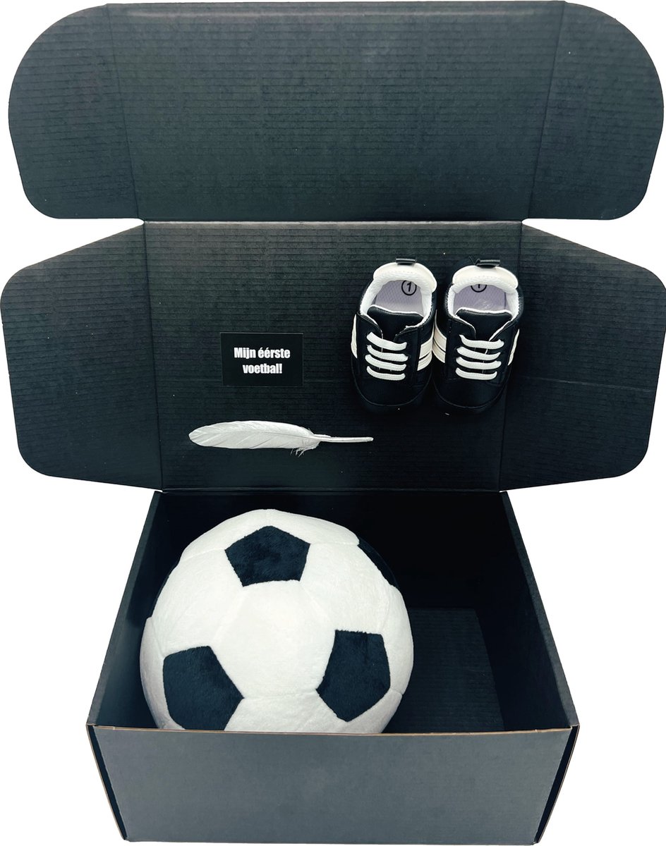 Goedkoopste Kraamcadeau jongen met voetbal en babysneakers - cadeau geboorte baby, geboortegeschenk, ook rechtstreekse levering - diverse kleuren - zwart