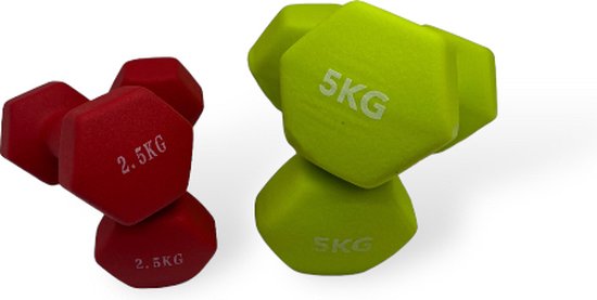 Rode 2,5kg en groene 5kg dumbbells gestapeld.