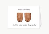 Another year closer to gravity - donkere huidskleur - Verjaardagskaart met envelop - Hangtieten- Grappig - Humor - Engels - Birthday
