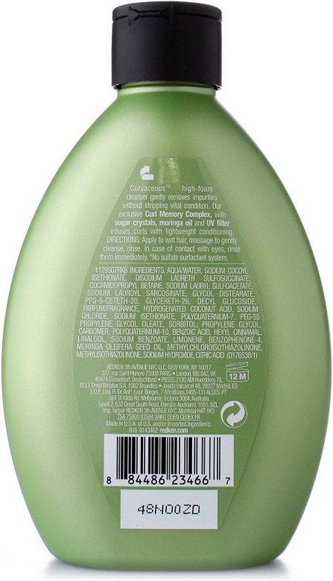 Achterkant van een lichtgroene fles. Redken Curvaceous shampoo met ingrediënten en barcode.