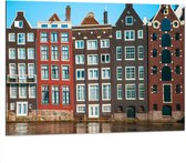 Dibond - Traditionele Grachtenpanden van Amsterdam in Verschillende Kleuren - 100x75 cm Foto op Aluminium (Wanddecoratie van metaal)