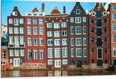 Dibond - Traditionele Grachtenpanden van Amsterdam in Verschillende Kleuren - 105x70 cm Foto op Aluminium (Wanddecoratie van metaal)