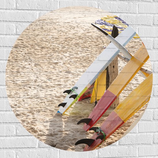 Muursticker Cirkel - Surfborden bij Tentje op het Strand - 90x90 cm Foto op Muursticker