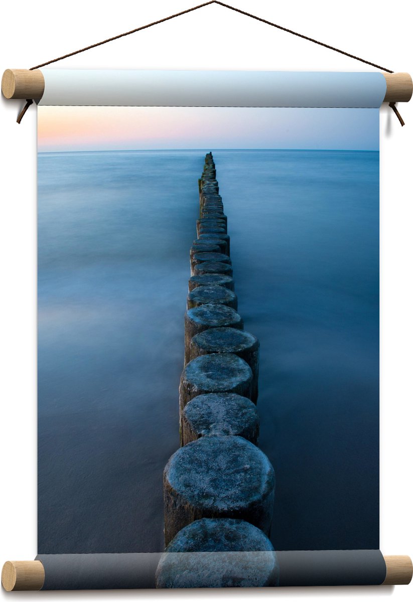 Textielposter - Strand - Zand - Zee - Palen - Hout - 30x40 cm Foto op Textiel