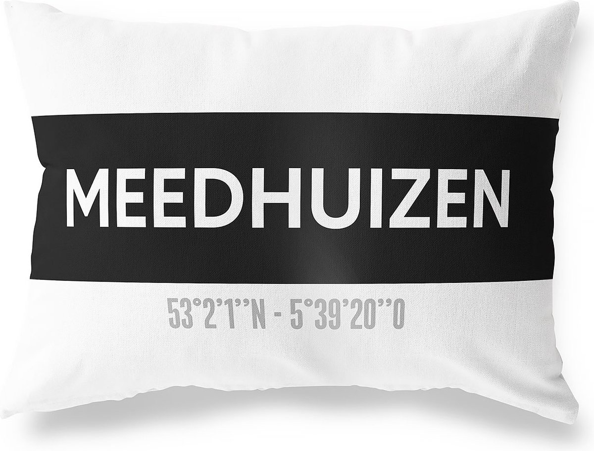 Tuinkussen MEEDHUIZEN - GRONINGEN met coördinaten - Buitenkussen - Bootkussen - Weerbestendig - Jouw Plaats - Studio216 - Modern - Zwart-Wit - 50x30cm