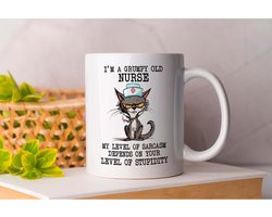 Mok I'm a Grumpy old Nurse - Owl - Uil - Funny - Cute - Cadeau - Gift -Cat - Kat - beer - Kip - Chicken - Frog - Kikker - Cow - koe - laugh - lachen