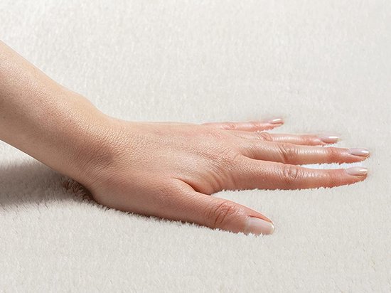 Tapis pour le salon ou la chambre à coucher en vert 60x110 cm | Tapis moderne et doux à poils courts | Rectangulaire | Dessous antidérapant | Lavable jusqu'à 30 degrés | Dos pour la chambre à coucher ou le salon | Tapis RELAX de The Carpet