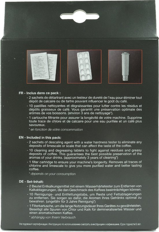 Inhoud van een Krups onderhoudskit: waterfilter, pakje reinigingstabletten en instructies.