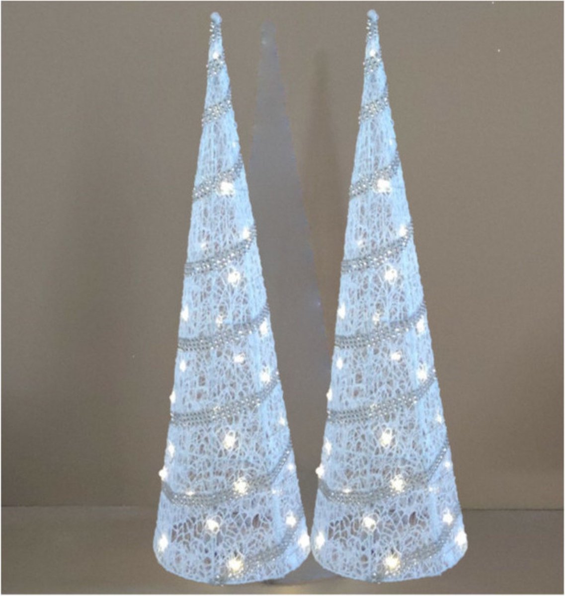 LED kegel/piramide kerstboom lamp - 2x - wit - rotan/kunststof - H59 cm