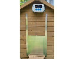 Chickenguard Pro - automatische hokopener op batterijen - met timer en lichtsensor + alu luik 23 cm b x 34 cm h met 2 of meer krasjes op het luikje