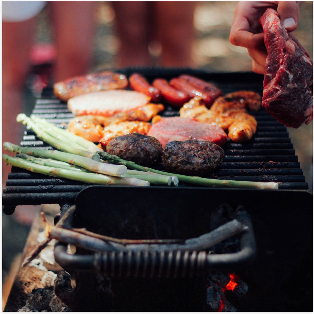 Poster Glanzend – Barbecue - Vlees - Groenten - Kolen - Natuur - 50x50 cm Foto op Posterpa