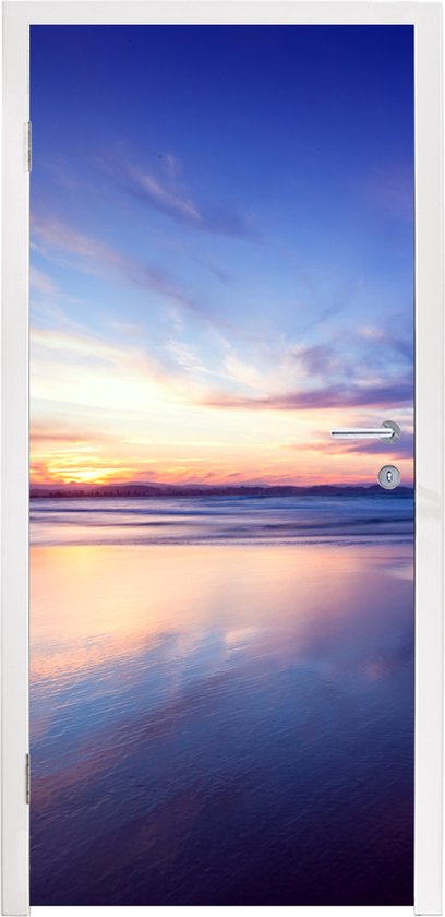 Deursticker Zonsondergang met kalme kleuren op het strand - 95x235 cm - Deurposter