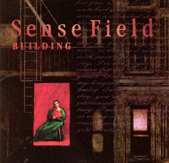 Albumhoes 'Sense Field - Building'. Een vrouw in een groene jurk zit in een rood kader met een waaier.