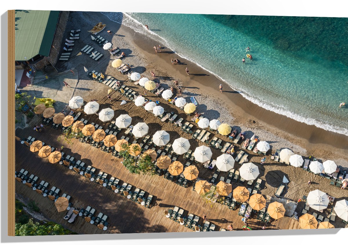 Hout - Zee - Strand - Bedjes - Parasols - Water - Hout - Mensen - 90x60 cm - 9 mm dik - Foto op Hout (Met Ophangsysteem)