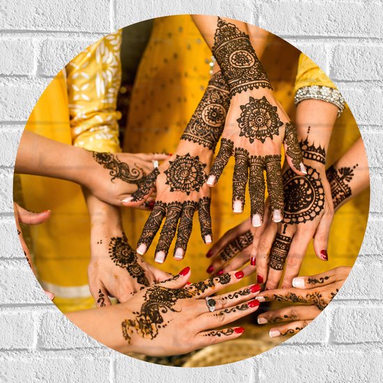 Muursticker Cirkel - Handen Versierd met Indische Henna Kunst - 60x60 cm Foto op Muursticker