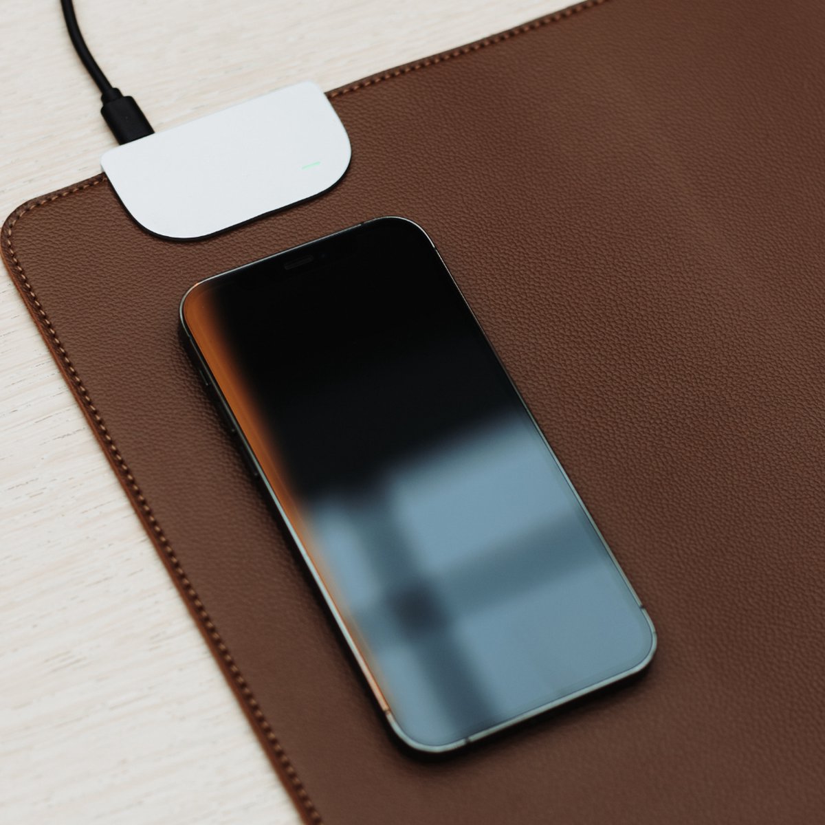 ECOMAT - Vegan lederen bureau onderlegger bureau mat met draadloos oplader muismat bureau organizer bureau accessoires — cadeau in Wonen & Interieur - foto 3