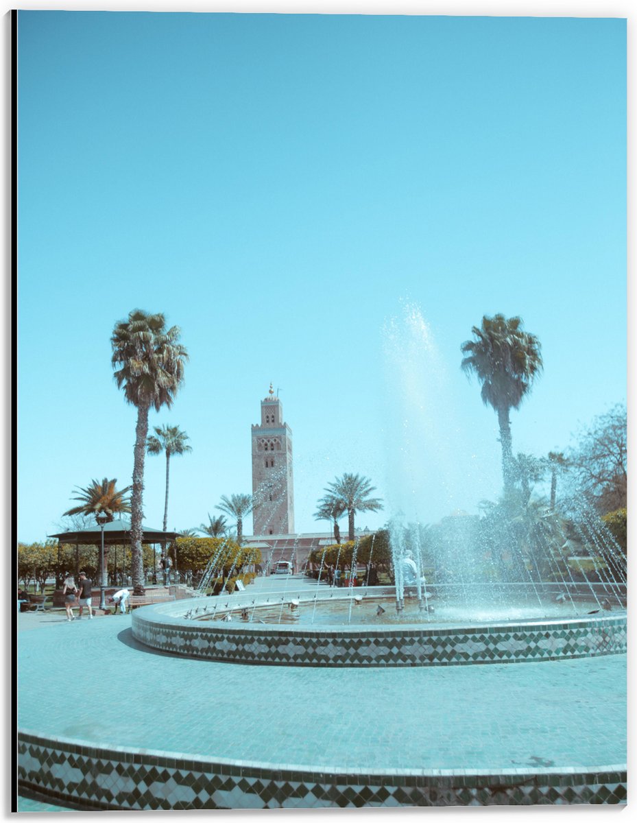 Dibond - Gebouw - Fontein - Water - Bomen - Palmbomen - Mensen - 30x40 cm Foto op Aluminiu