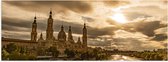Poster (Mat) - Spaans Landschap met Kerk en Rivier - 90x30 cm Foto op Posterpapier met een Matte look