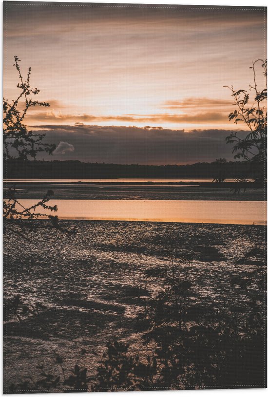 Vlag - Landschap - Zonsondergang - Bomen Kleuren - Water - 40x60 cm Foto op Polyester Vlag